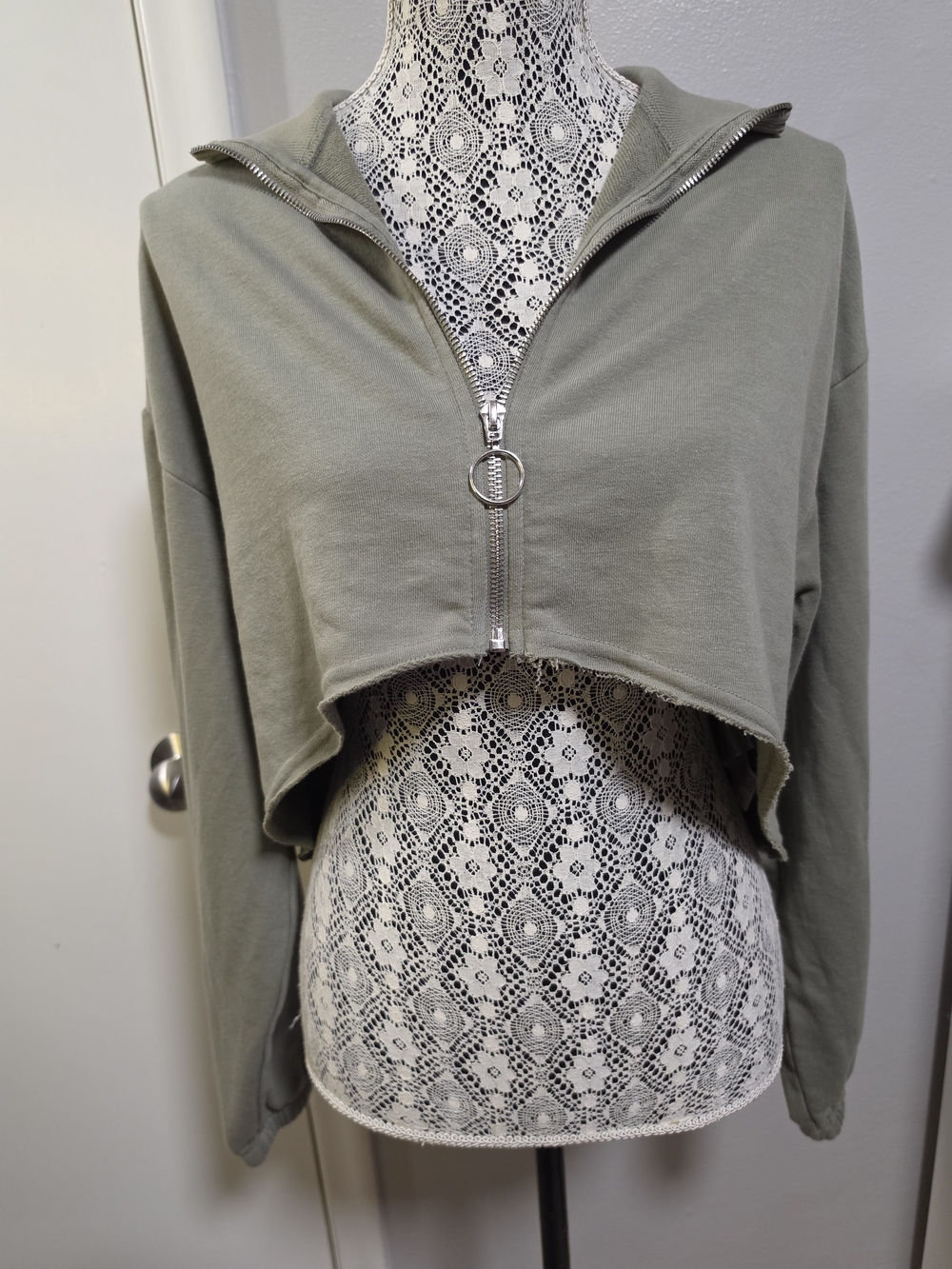 Forever 21 Sage Green Cropped Zip Sweatshirt Shrug Ring Pull Large